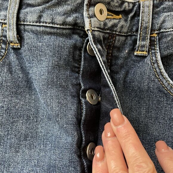 Pilcro Crop Flare Jeans Size 28 Two Tone Blue Denim Raw Hem Button Fly 5 Pocket - Picture 6 of 10